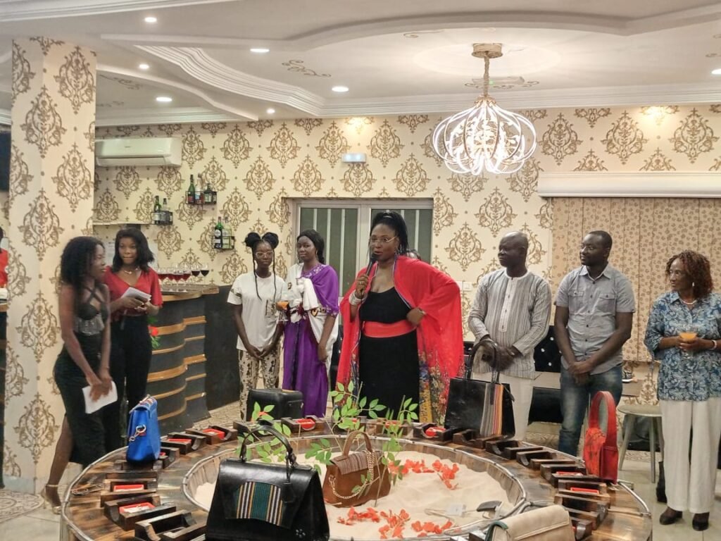 ‘’Donaa'‘ : Une nouvelle marque de maroquinerie et de bijouterie made in Burkina 4 ‘’Donaa'‘ : Une nouvelle marque de maroquinerie et de bijouterie made in Burkina 4