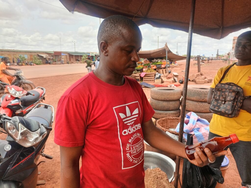 Baba Alpha Adama Dramer: Un informaticien reconvertit dans la vente de Kinkéliba à Ouahigouya 5 Baba Alpha Adama Dramer: Un informaticien reconvertit dans la vente de Kinkéliba à Ouahigouya 5