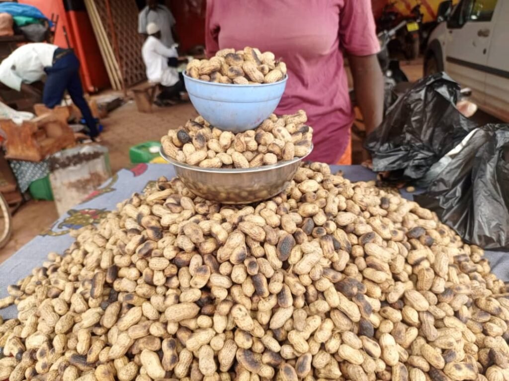 Arachides fraiches, bouillies ou grillées : Un bonheur pour vendeuses et consommateurs 2 Arachides fraiches, bouillies ou grillées : Un bonheur pour vendeuses et consommateurs 2