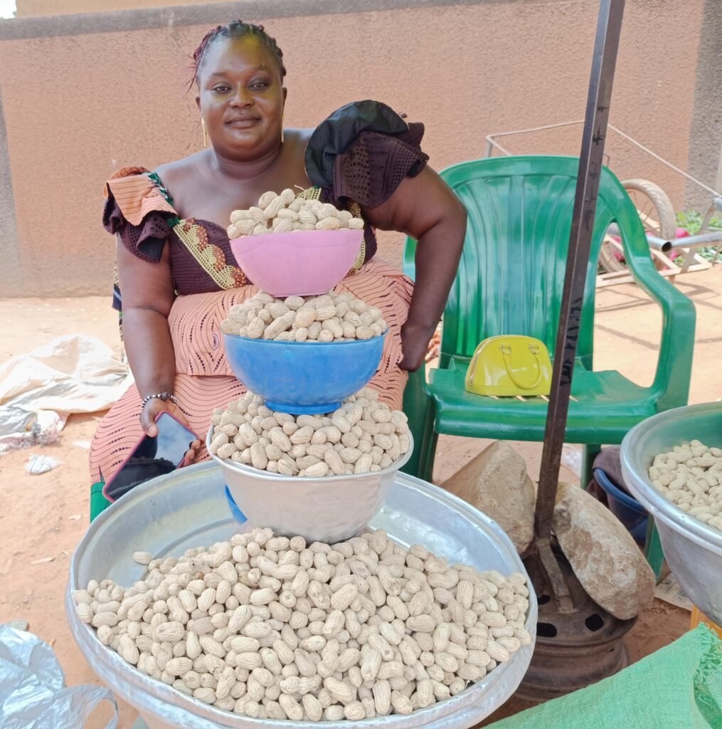 Ouagadougou : Des femmes solidaires dans la vente d'arachides 3 Ouagadougou : Des femmes solidaires dans la vente d'arachides 3