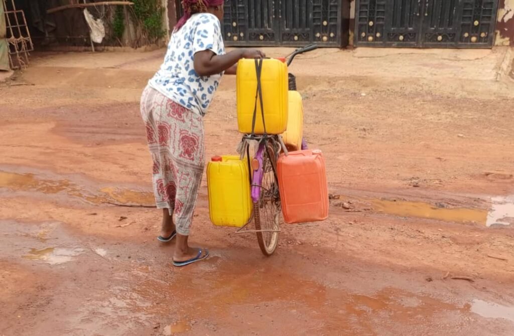 Ouagadougou : Deux héroïnes des fontaines d’eau racontent leur quotidien 4 Ouagadougou : Deux héroïnes des fontaines d’eau racontent leur quotidien 4