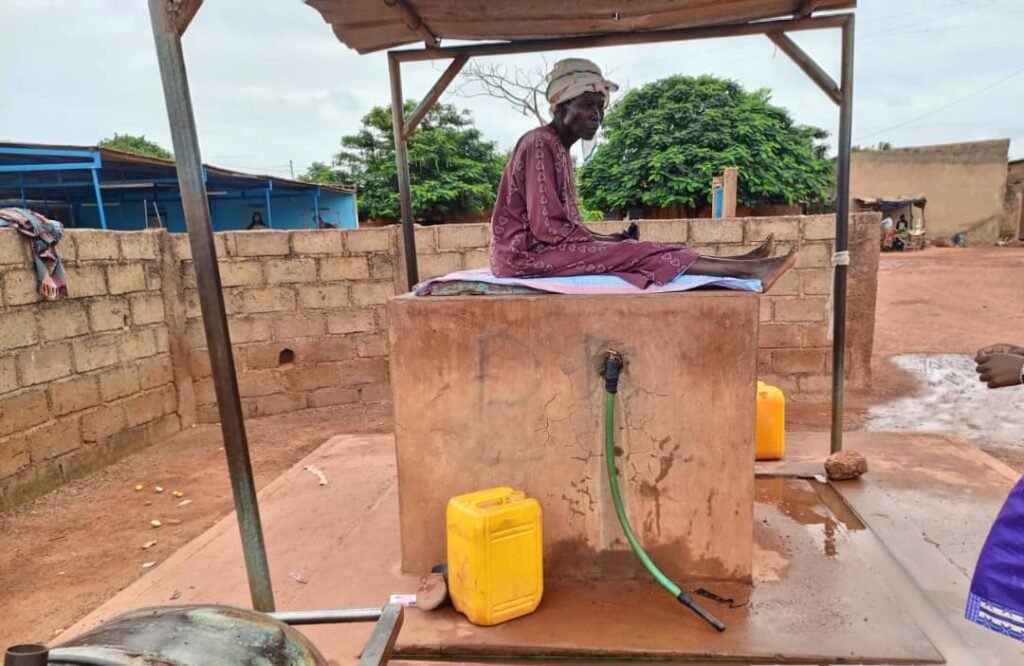 Ouagadougou : Deux héroïnes des fontaines d’eau racontent leur quotidien 2 Ouagadougou : Deux héroïnes des fontaines d’eau racontent leur quotidien 2