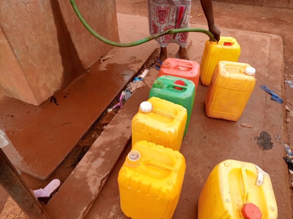 Ouagadougou : Deux héroïnes des fontaines d’eau racontent leur quotidien 3 Ouagadougou : Deux héroïnes des fontaines d’eau racontent leur quotidien 3