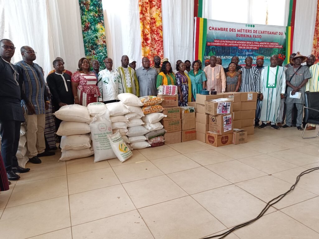 Burkina : La chambre des métiers de l’artisanat offre plus de 10 millions F CFA pour l’effort de paix 2 Burkina : La chambre des métiers de l’artisanat offre plus de 10 millions F CFA pour l’effort de paix 2