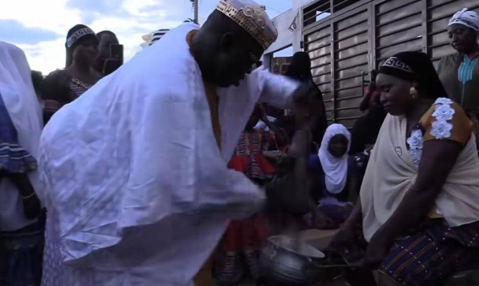 Ablassé Ouédraogo : Le musicien qui prépare du to en chantant lors des mariages 2 Ablassé Ouédraogo : Le musicien qui prépare du to en chantant lors des mariages 2