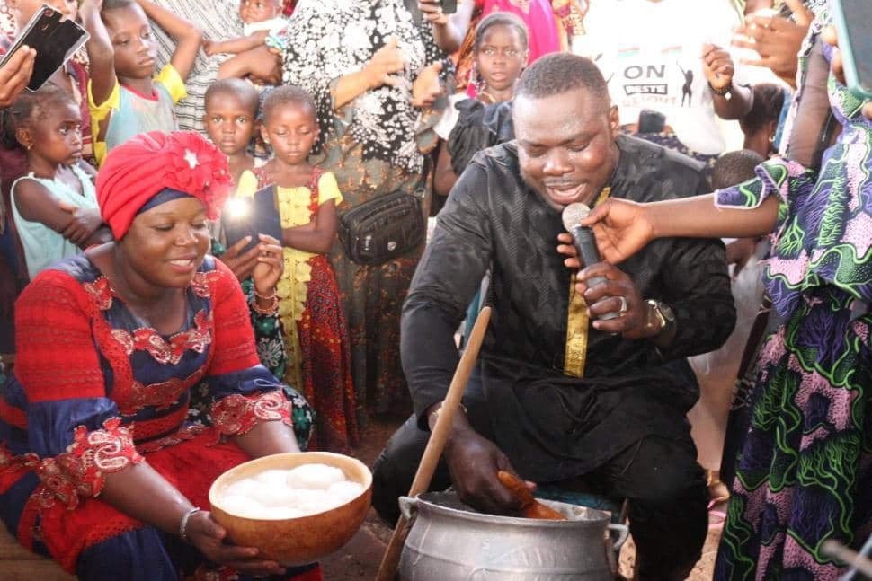 Ablassé Ouédraogo : Le musicien qui prépare du to en chantant lors des mariages 3 Ablassé Ouédraogo : Le musicien qui prépare du to en chantant lors des mariages 3
