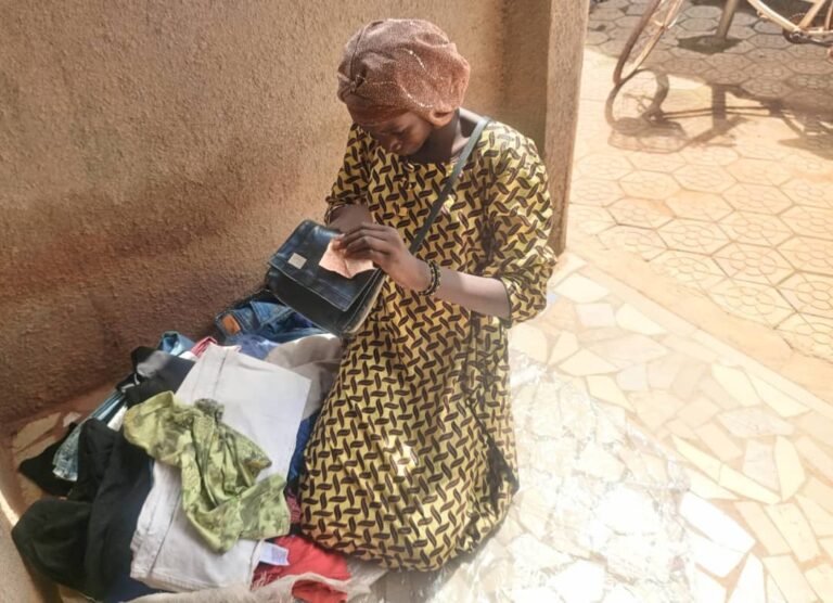 Latifatou Zongo : Une ''success story'' dans la vente de friperie de porte en porte 10