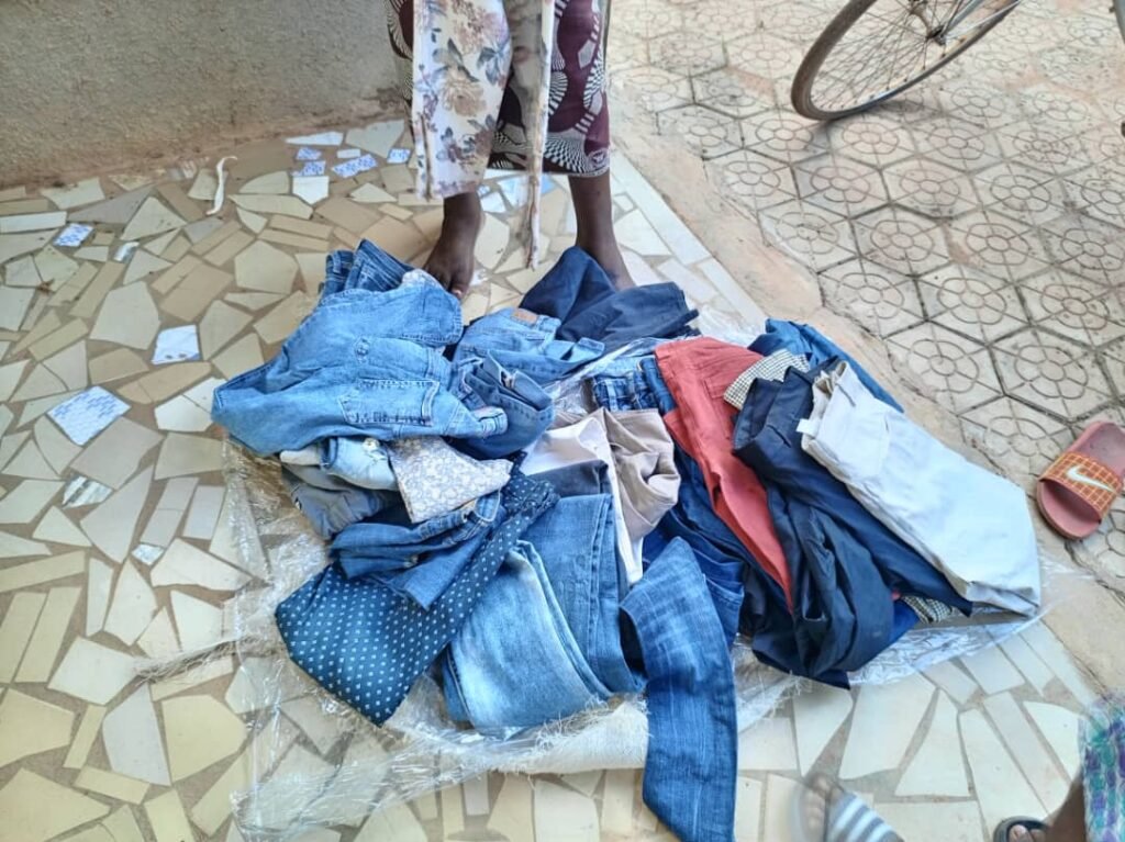 Latifatou Zongo : Une ''success story'' dans la vente de friperie de porte en porte 3 Latifatou Zongo : Une ''success story'' dans la vente de friperie de porte en porte 3