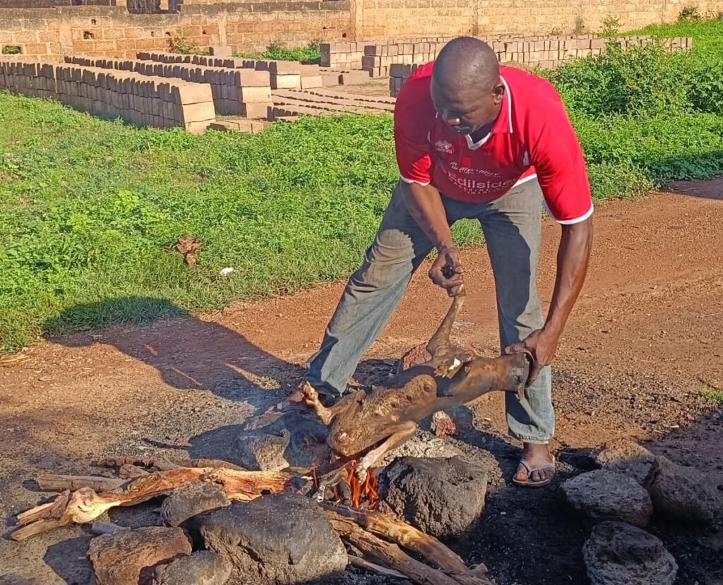 La viande de chien à Koudougou : Un mets prisé, même chez des femmes 2 La viande de chien à Koudougou : Un mets prisé, même chez des femmes 2