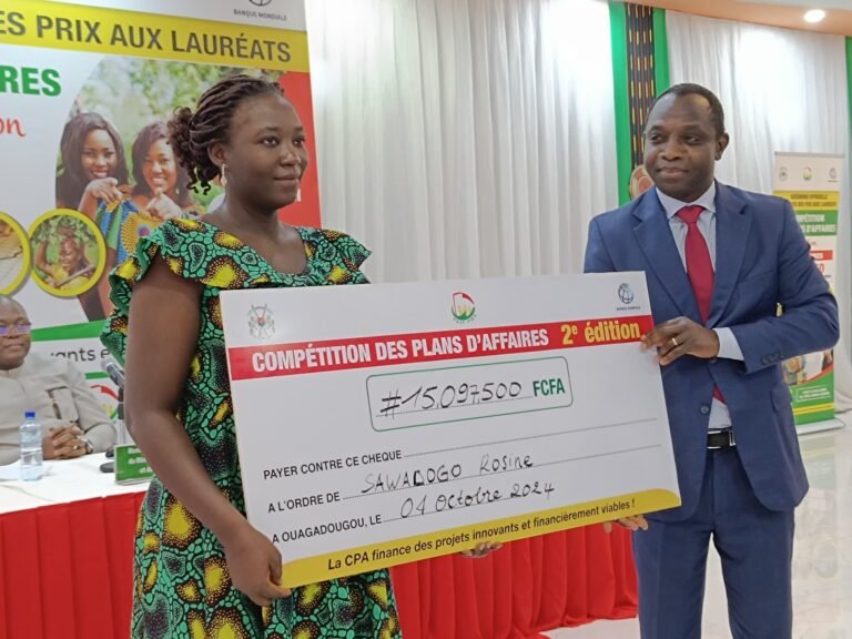 PAIF-PME : 2 milliards 400 millions FCFA octroyés à 150 entrepreneurs 1 PAIF-PME : 2 milliards 400 millions FCFA octroyés à 150 entrepreneurs 1