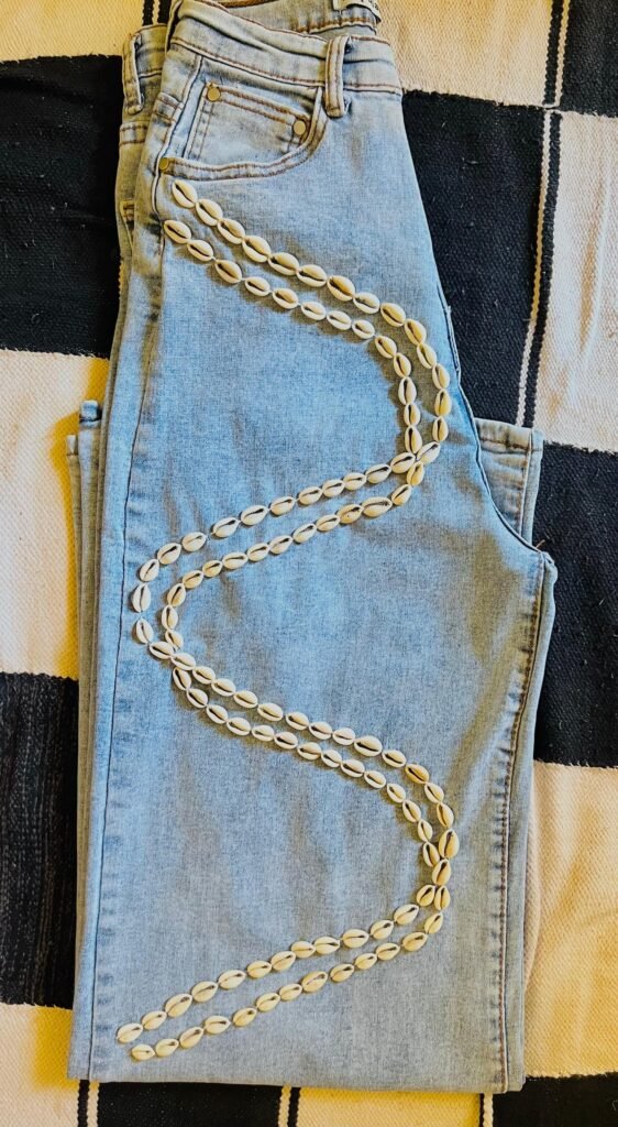 Jeans et cauris : La révolution mode de Awa Barry Oumeyah 4 Jeans et cauris : La révolution mode de Awa Barry Oumeyah 4
