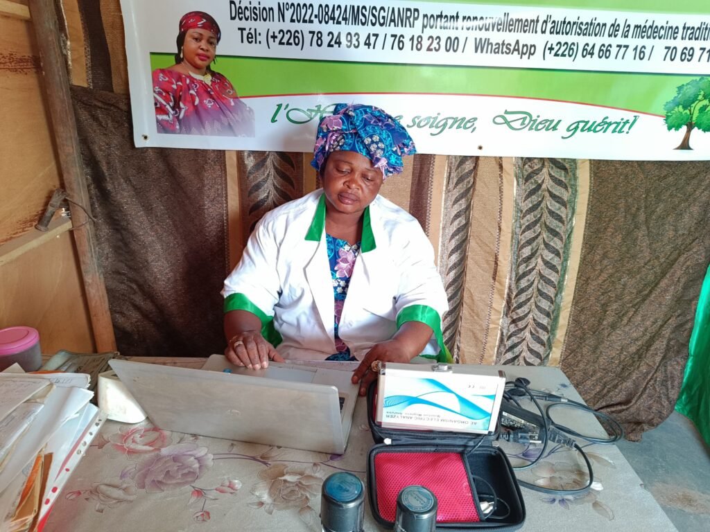 Kadidja Dianda : Celle qui combine la médecine traditionnelle au moderne 2 Kadidja Dianda : Celle qui combine la médecine traditionnelle au moderne 2