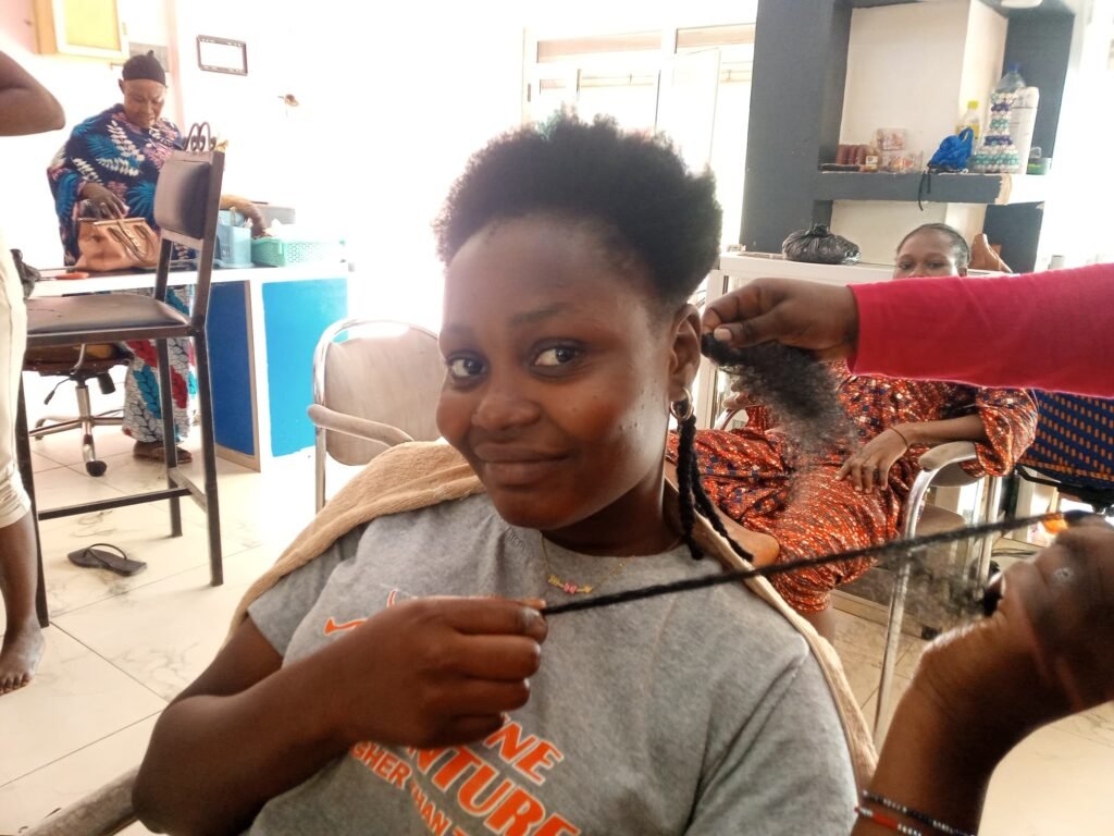 Salon de coiffure : Lieu de confidences et de commérages ? 4 Salon de coiffure : Lieu de confidences et de commérages ? 4