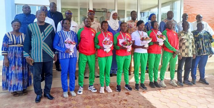 Sport : Les Étalons cyclistes féminins accueillis en héroïne à Ouagadougou 2 Sport : Les Étalons cyclistes féminins accueillis en héroïne à Ouagadougou 2