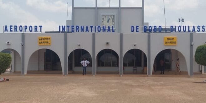 Bobo-Dioulasso : L’aéroport pourra accueillir 1,5 millions de passagers par an 1 Bobo-Dioulasso : L’aéroport pourra accueillir 1,5 millions de passagers par an 1