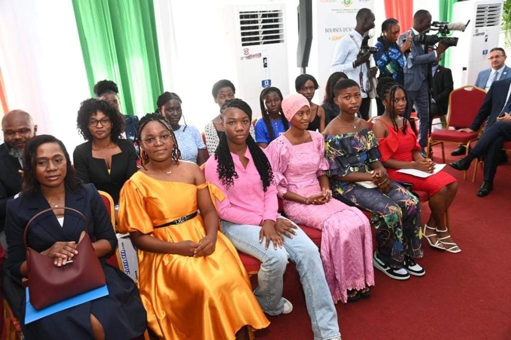 Côte d'Ivoire : 11 jeunes femmes se forment en pilotage d’avion 2 Côte d'Ivoire : 11 jeunes femmes se forment en pilotage d’avion 2