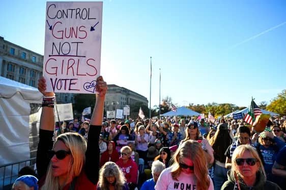Plus de 5 000 femmes dans les rues de Washington pour soutenir Kamala Harris 1 Plus de 5 000 femmes dans les rues de Washington pour soutenir Kamala Harris 1