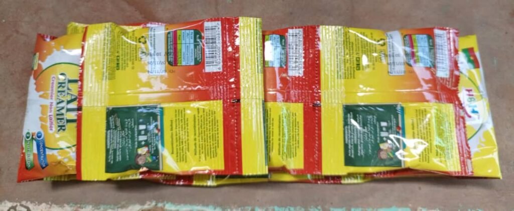 Ouagadougou : Ces mini boutiques aux feux tricolores nourrissent des familles 4 Ouagadougou : Ces mini boutiques aux feux tricolores nourrissent des familles 4