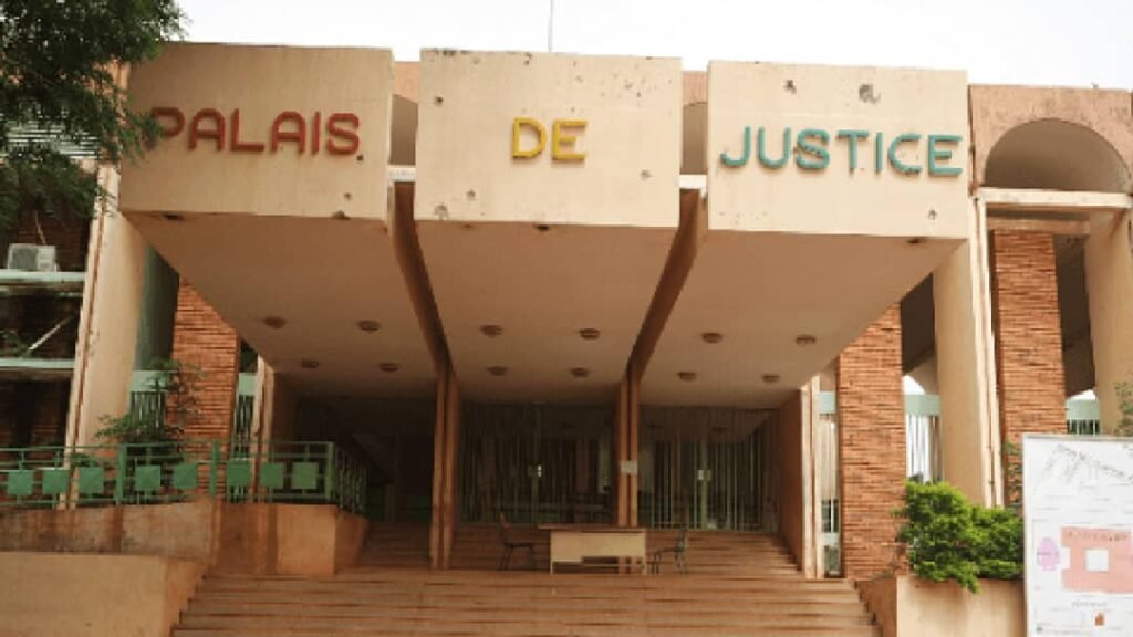 Ouagadougou : Il vole les bijoux en or de sa concubine 2 Ouagadougou : Il vole les bijoux en or de sa concubine 2