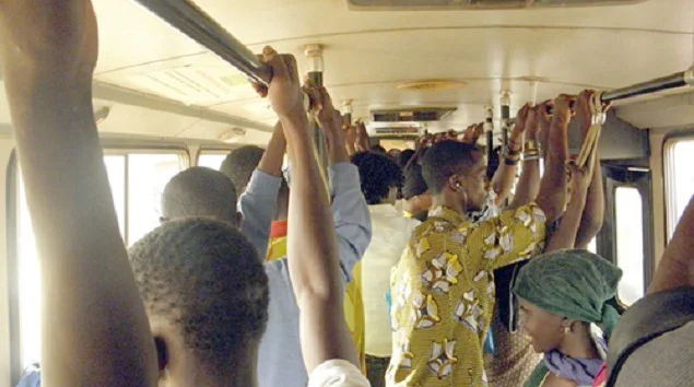 Bobo-Dioulasso : Un élève meurt dans un accident de bus surchargé 2 Bobo-Dioulasso : Un élève meurt dans un accident de bus surchargé 2