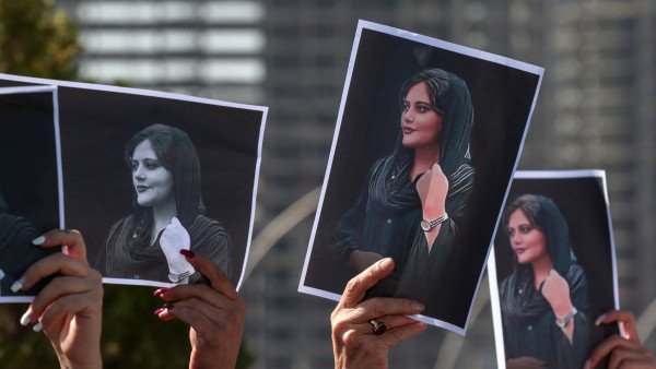 Iran : Une musicienne arrêtée pour avoir chanté sans voile 3 Iran : Une musicienne arrêtée pour avoir chanté sans voile 3