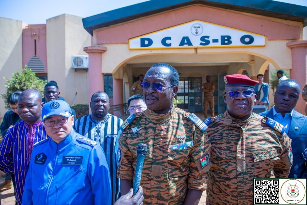 Soutien aux veuves et orphelins : Le conseiller du Président du Faso aux côtés des familles des militaires tombés 5 Soutien aux veuves et orphelins : Le conseiller du Président du Faso aux côtés des familles des militaires tombés 5