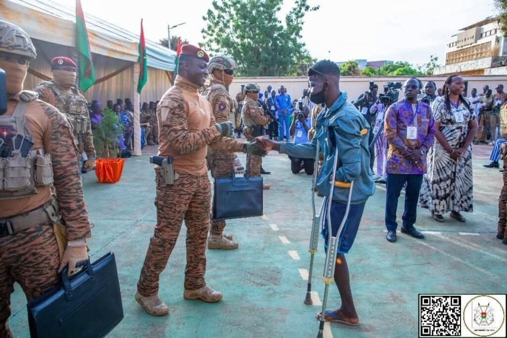 Décoration : 383 blessés en opération honorés par le président Ibrahim Traoré 2 Décoration : 383 blessés en opération honorés par le président Ibrahim Traoré 2