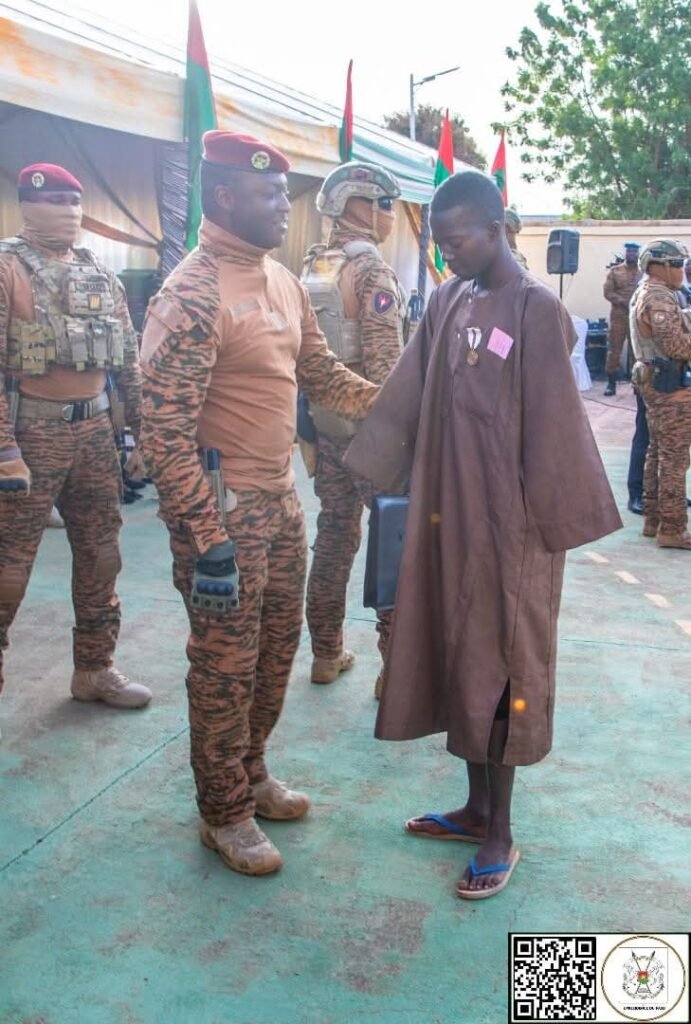 Décoration : 383 blessés en opération honorés par le président Ibrahim Traoré 4 Décoration : 383 blessés en opération honorés par le président Ibrahim Traoré 4