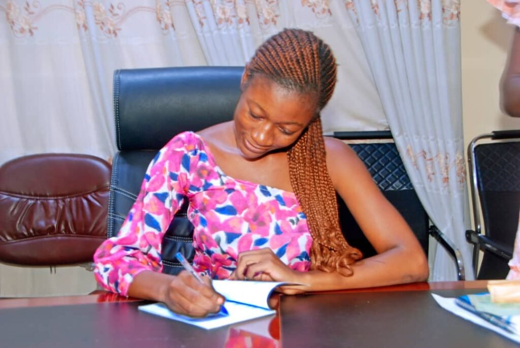 Rose Bitibaly Zerbo : Miss Littérature Afrique 2021 et grande ambassadrice de la lecture au Burkina Faso 4 Rose Bitibaly Zerbo : Miss Littérature Afrique 2021 et grande ambassadrice de la lecture au Burkina Faso 4