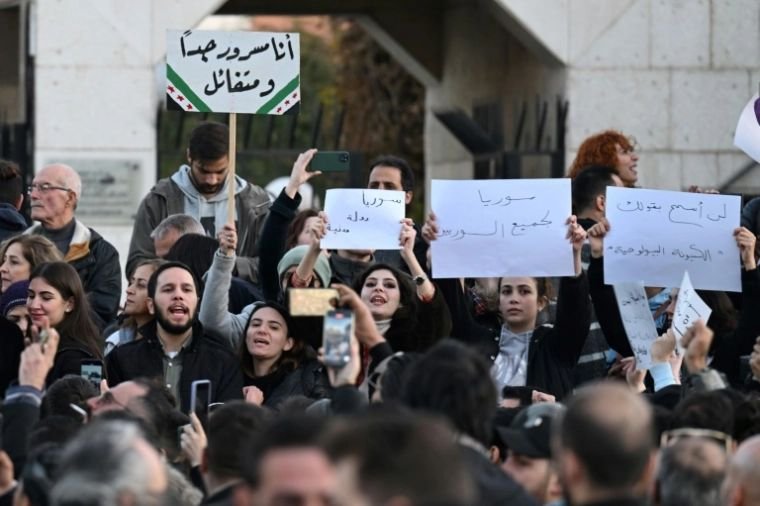 Syrie: Des manifestants appellent à la défense des droits des femmes 2 Syrie: Des manifestants appellent à la défense des droits des femmes 2