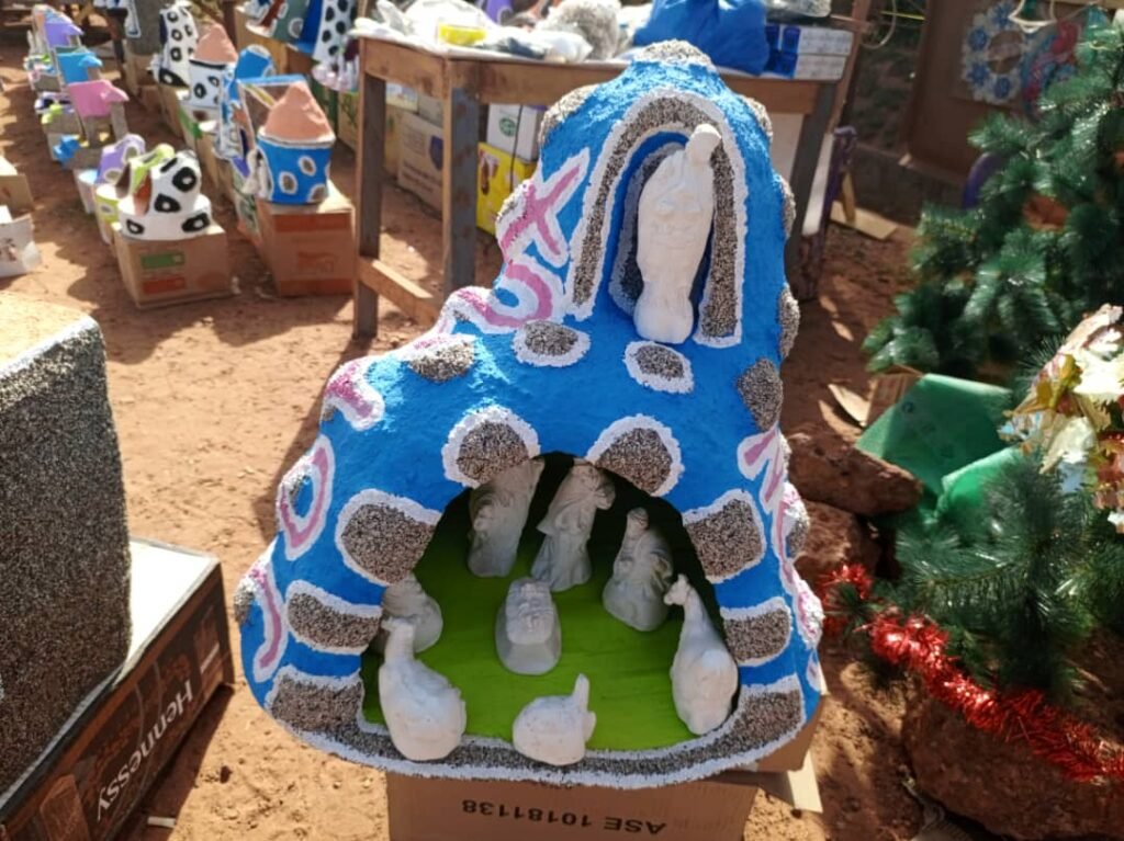 Ouagadougou : Des crèches annoncent la Noël dans la ville 2 Ouagadougou : Des crèches annoncent la Noël dans la ville 2