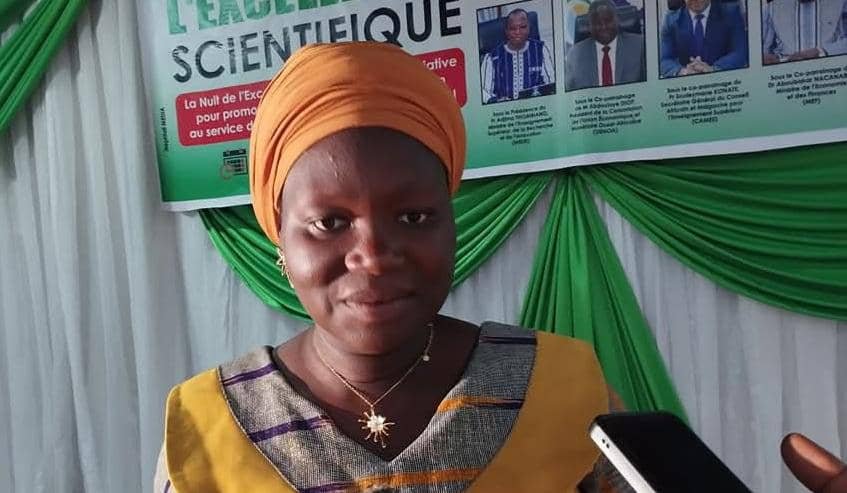 Nuit de l’excellence scientifique 2024: Dr Adèle Ouédraogo, lauréate de 2 prix 3 Nuit de l’excellence scientifique 2024: Dr Adèle Ouédraogo, lauréate de 2 prix 3