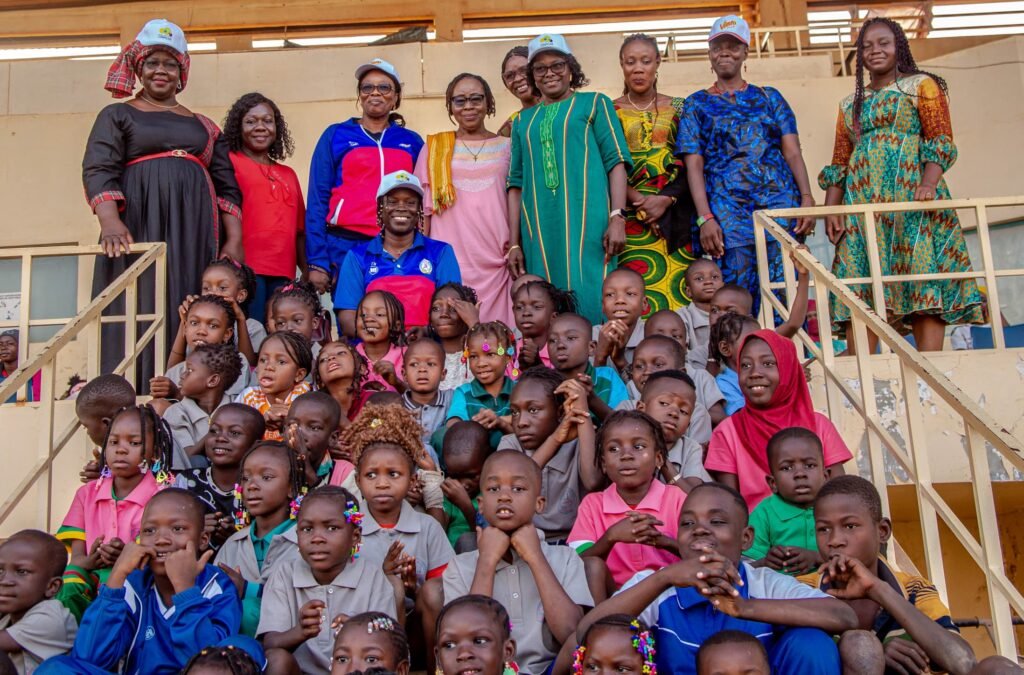Burkina : Plus de 200 orphelins des FDS tombés égayés par l’Amical des Femmes du Sport 2 Burkina : Plus de 200 orphelins des FDS tombés égayés par l’Amical des Femmes du Sport 2