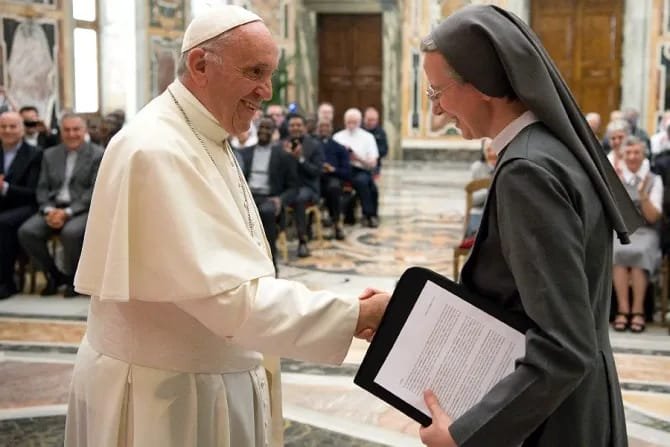 Sœur Simona Brambilla : La première femme à diriger un ministère au Vatican 2 Sœur Simona Brambilla : La première femme à diriger un ministère au Vatican 2