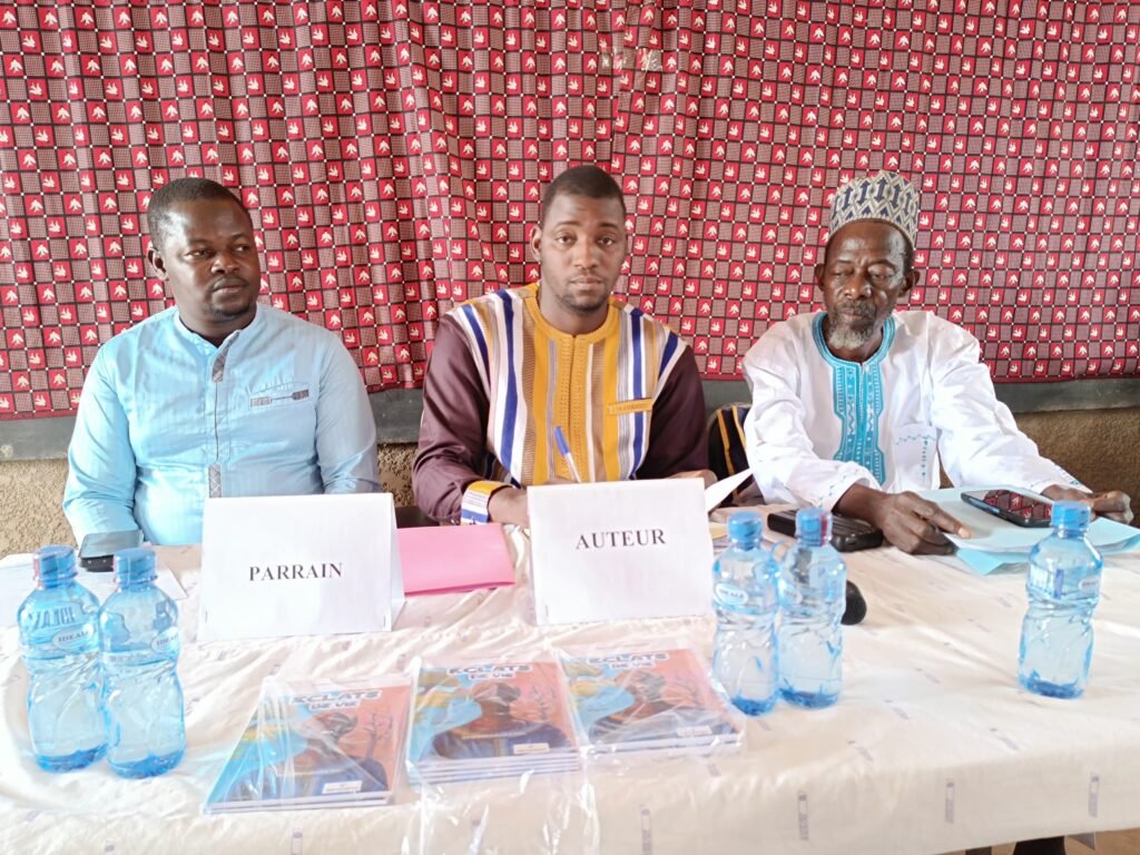 "Éclats de vie" : Harouna Compaoré veut inculquer l’amour des livres aux élèves 3 "Éclats de vie" : Harouna Compaoré veut inculquer l’amour des livres aux élèves 3