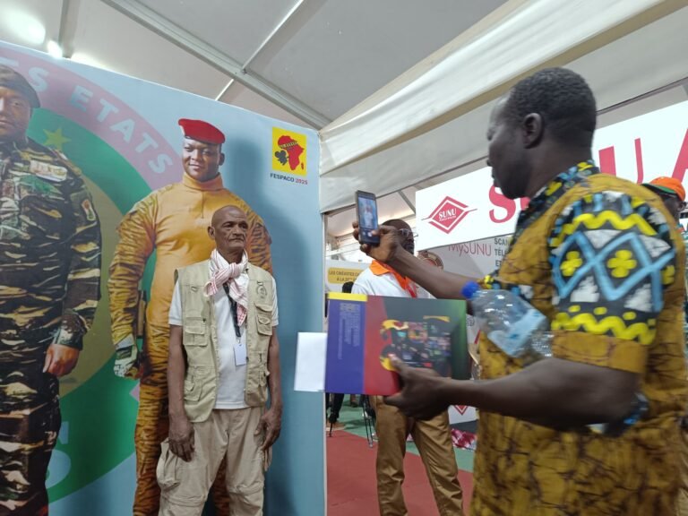 FESPACO 2025 : Le stand AES attire de visiteurs grâce au portrait des 3 chefs d'Etat 5