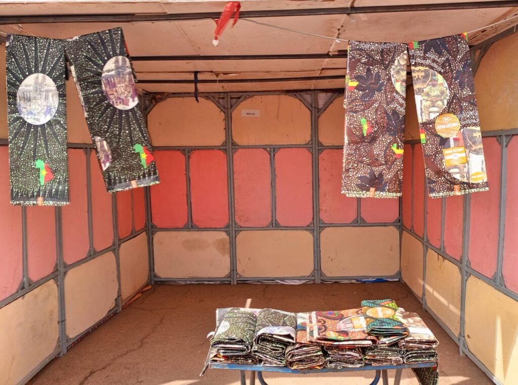 FESPACO 2025 : Issa Compaoré expose des pagnes AES 4 FESPACO 2025 : Issa Compaoré expose des pagnes AES 4