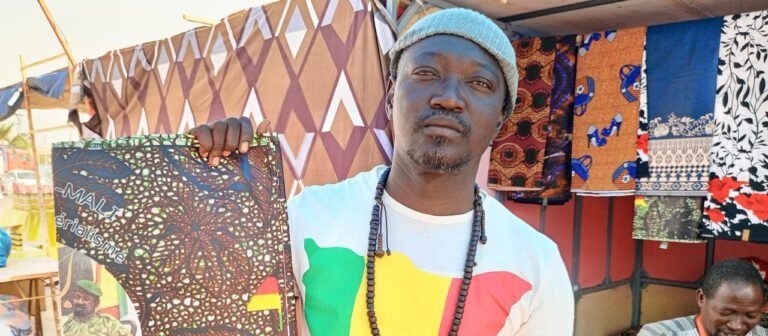 FESPACO 2025 : Issa Compaoré expose des pagnes AES 1 FESPACO 2025 : Issa Compaoré expose des pagnes AES 1