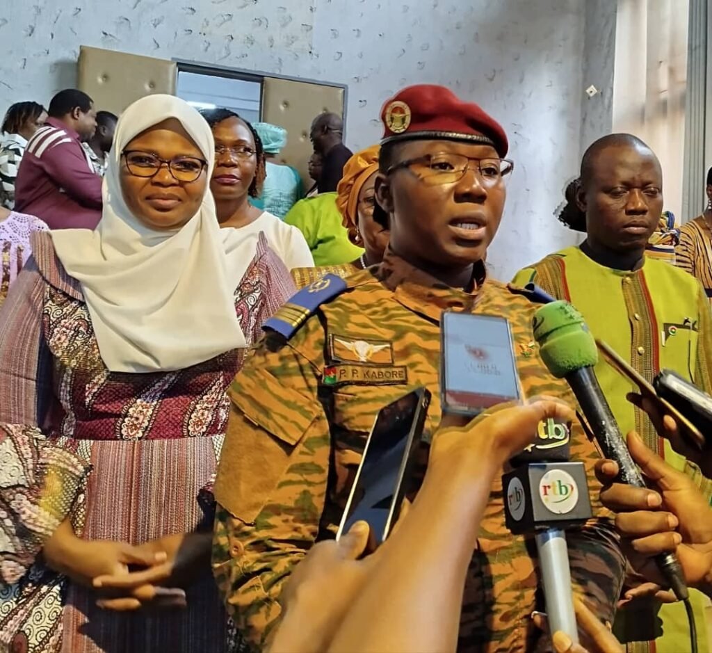 Burkina : Des filles et femmes sensibilisées sur l'utilisation saine des réseaux sociaux 2 Burkina : Des filles et femmes sensibilisées sur l'utilisation saine des réseaux sociaux 2