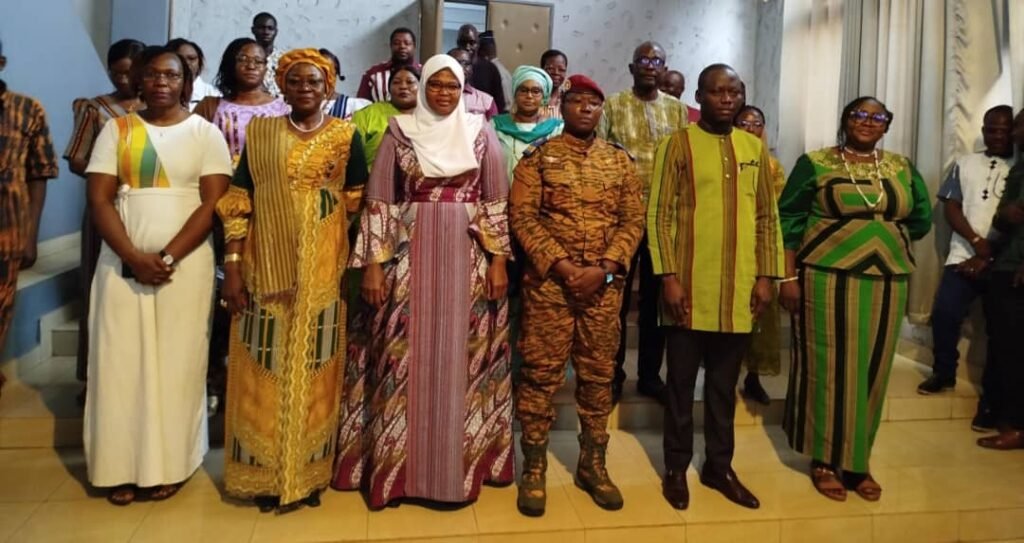 Burkina : Des filles et femmes sensibilisées sur l'utilisation saine des réseaux sociaux 4 Burkina : Des filles et femmes sensibilisées sur l'utilisation saine des réseaux sociaux 4