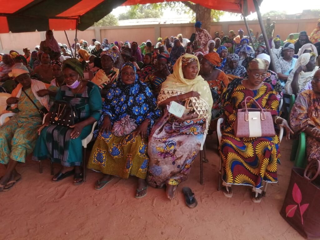 Bobo-Dioulasso : Le Collectif Femmes et Solidarités célèbre le 8 mars par une action sanitaire 3 Bobo-Dioulasso : Le Collectif Femmes et Solidarités célèbre le 8 mars par une action sanitaire 3
