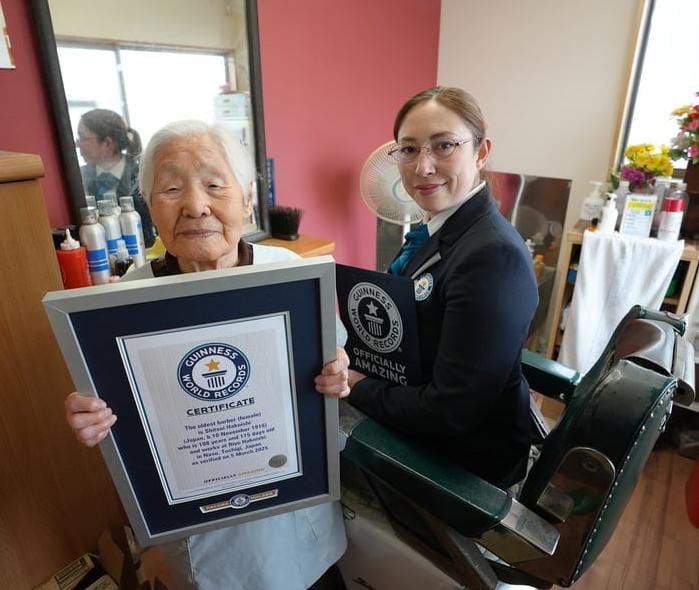 Japon : Shitsui Hakoishi remporte le Guinness Record de la coiffeuse la plus âgée du monde 2 Japon : Shitsui Hakoishi remporte le Guinness Record de la coiffeuse la plus âgée du monde 2