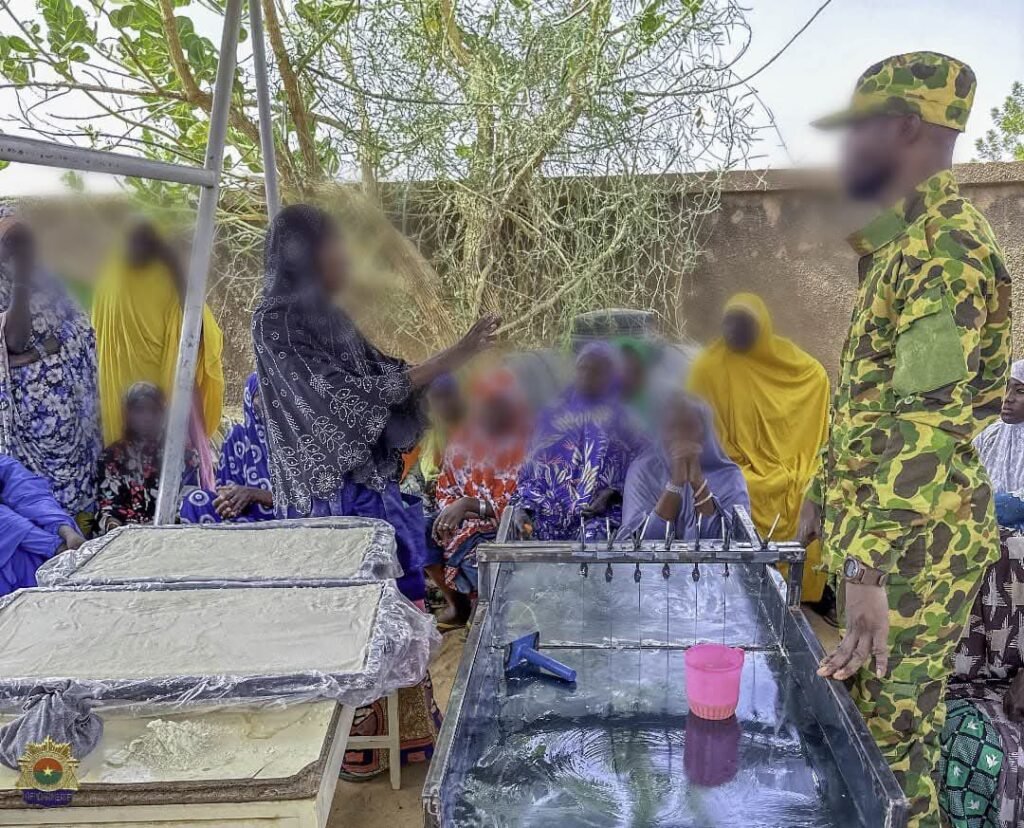 Falagountou: 500 femmes formées en saponification par la gendarmerie 2 Falagountou: 500 femmes formées en saponification par la gendarmerie 2