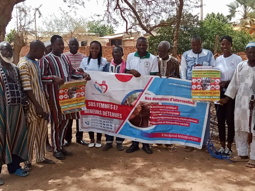 Zongo : Plus de 500 élèves et leurs parents sensibilisés sur les dangers des stupéfiants 2 Zongo : Plus de 500 élèves et leurs parents sensibilisés sur les dangers des stupéfiants 2
