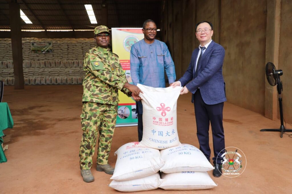 Burkina : La Chine fait don de 1 629,9 tonnes de riz 2 Burkina : La Chine fait don de 1 629,9 tonnes de riz 2
