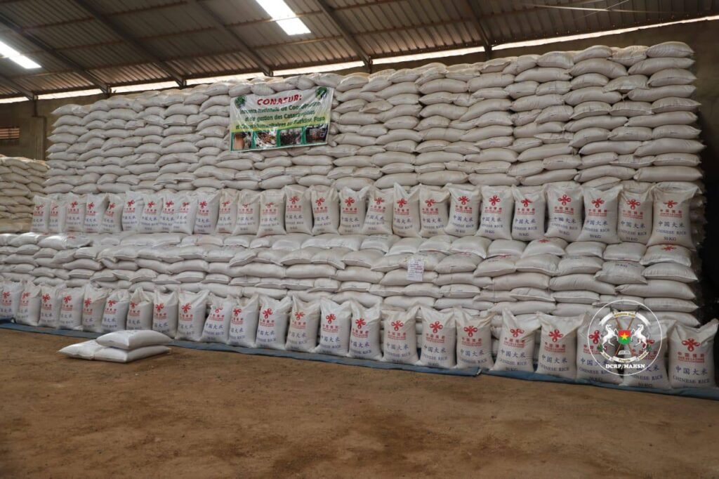 Burkina : La Chine fait don de 1 629,9 tonnes de riz 3 Burkina : La Chine fait don de 1 629,9 tonnes de riz 3