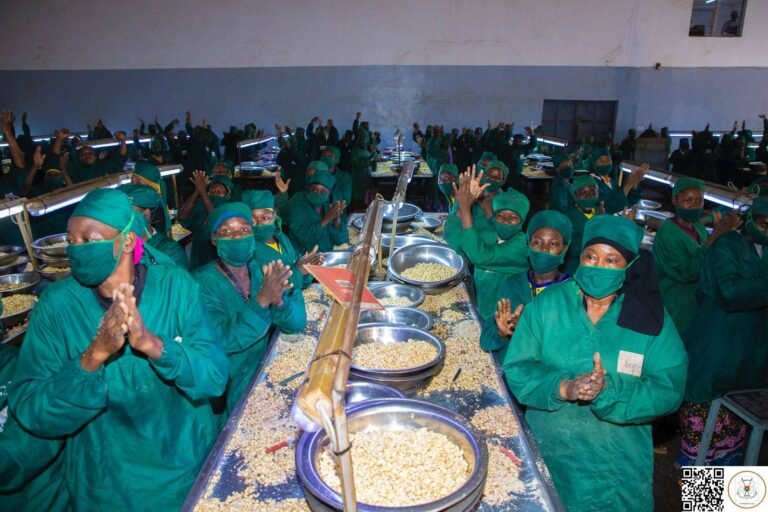 ANATRANS SA : 1300 emplois, dont 90% détenus par des femmes 1 ANATRANS SA : 1300 emplois, dont 90% détenus par des femmes 1