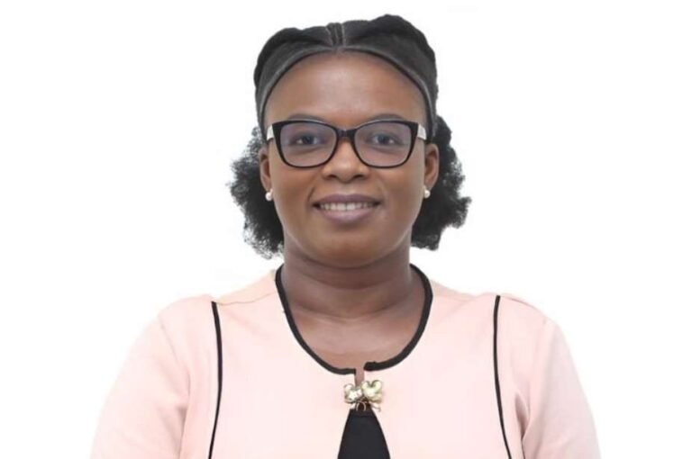Naomi Oyoe Ohene Oti : La meilleure infirmière du monde 1 Naomi Oyoe Ohene Oti : La meilleure infirmière du monde 1