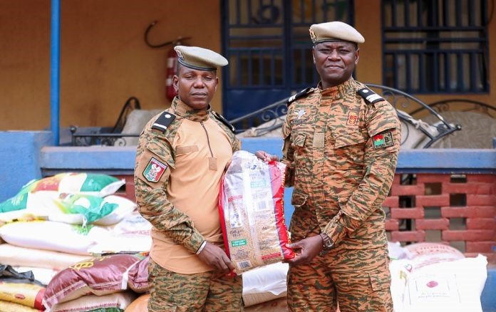 Solidarité : La 3ᵉ Légion de la Gendarmerie offre des vivres aux veuves et orphelins des FDS tombées 2 Solidarité : La 3ᵉ Légion de la Gendarmerie offre des vivres aux veuves et orphelins des FDS tombées 2