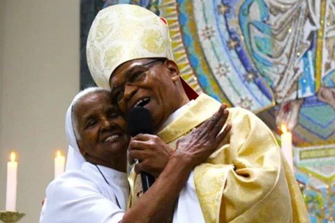 Brésil : Mère de 9 enfants, elle devient sœur religieuse avec un fils évêque 3 Brésil : Mère de 9 enfants, elle devient sœur religieuse avec un fils évêque 3